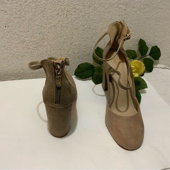 BCBG Pump Women's 10M /40 Cream Tan Beige Leissa Mary Jane Two-Tone Suede - Picture 6 of 10